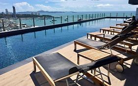Base Central Pattaya Quiet King-Bed With Infinity Pool & Free Netflix